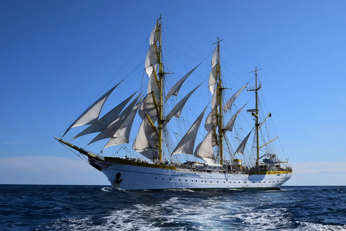 Escală a navei-școală „Mircea” în Portugalia
