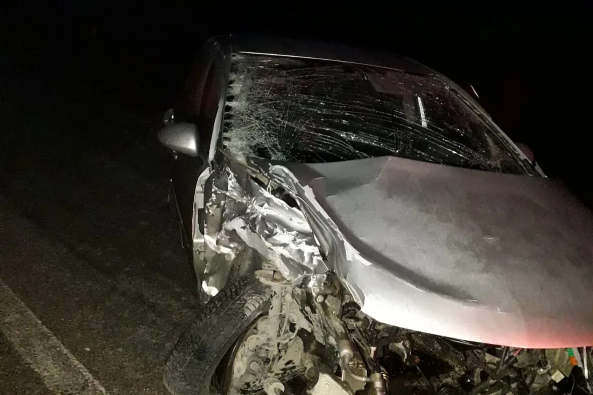 FOTO| Viteza face victime! Un bărbat a fost rănit după ce a pierdut controlul mașinii