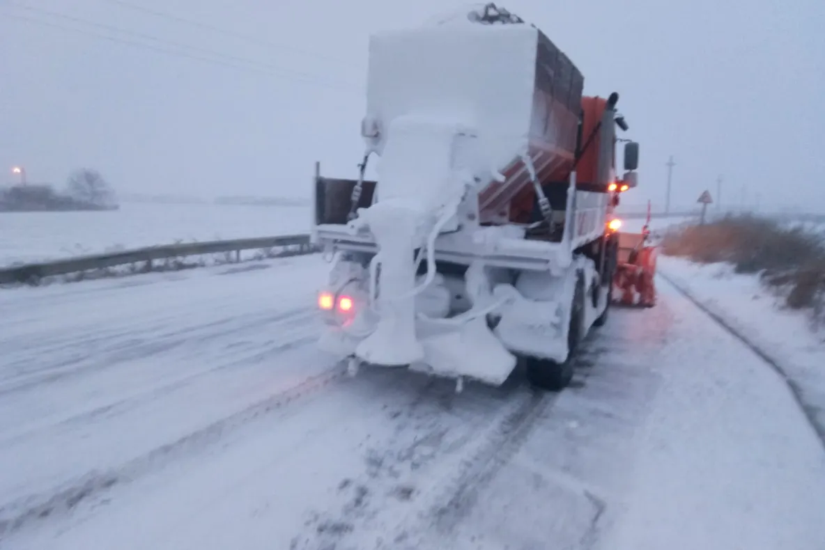 Ploi, lapoviță și ninsori, în următoarele zile în Dobrogea