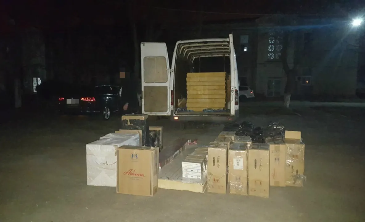 Peste 18.700 de pachete cu țigări de contrabandă, descoperite de polițiștii de frontieră