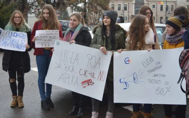 CJC: PNL acţionează imprudent cu privire la introducerea subvenției de transport pentru elevi