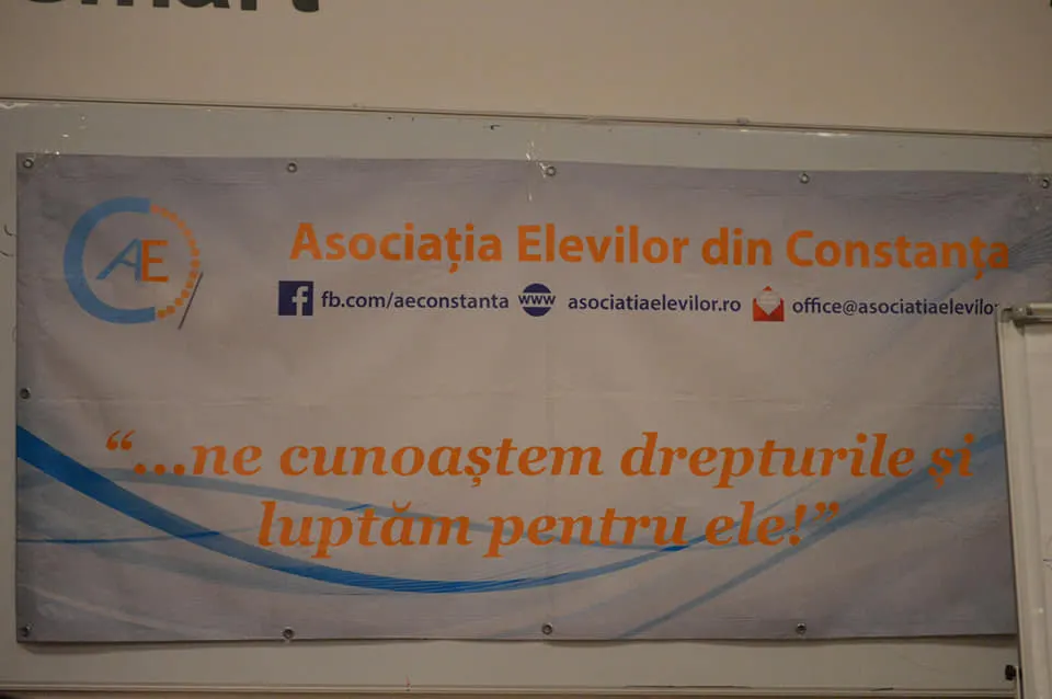 Asociațiile de elevi condamnă declarațiile Ecaterinei Andronescu privind uniforma școlară