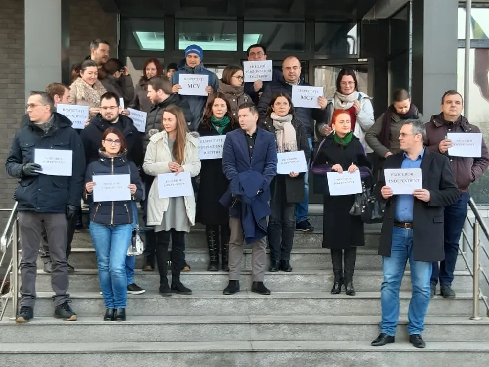 FOTO VIDEO| Constănțenii alături de justiție! Sute de persoane în stradă