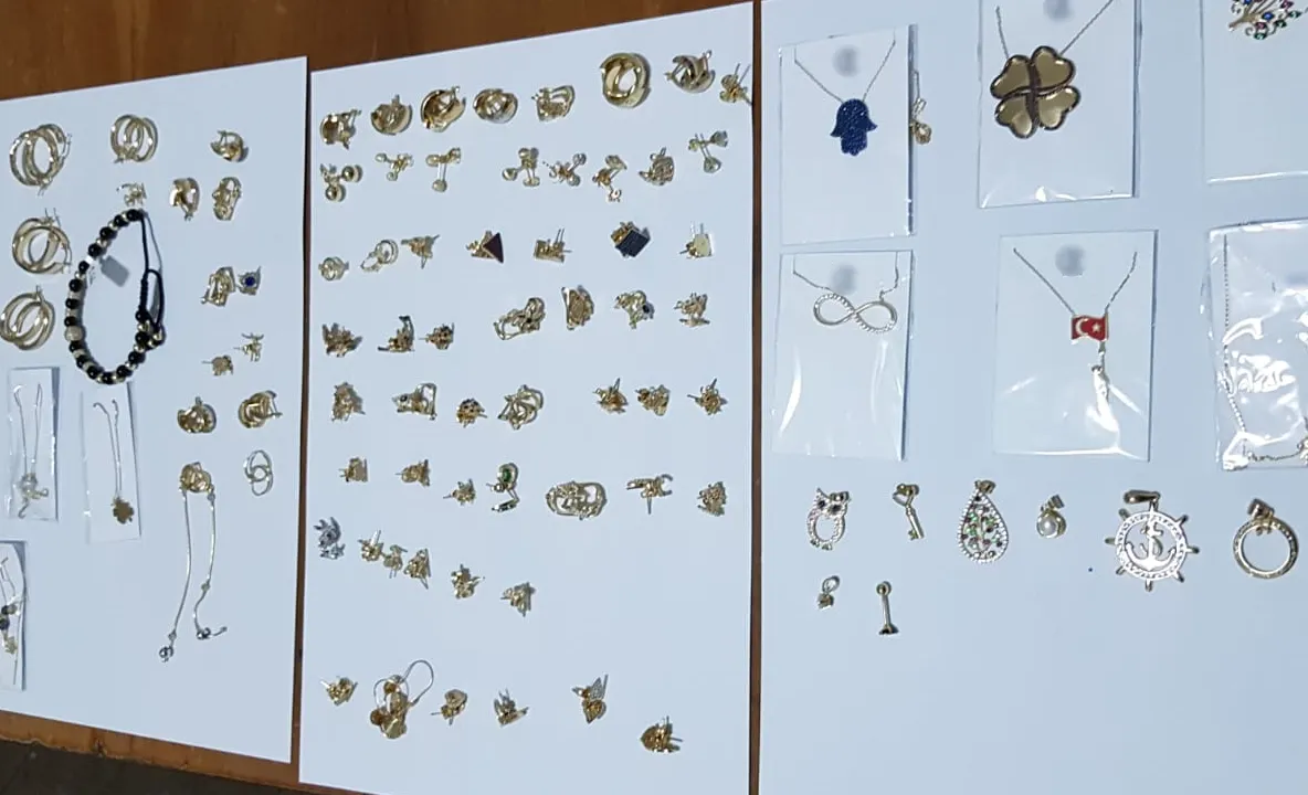 Contrabandă cu bijuterii din aur, descoperită la Vama Veche