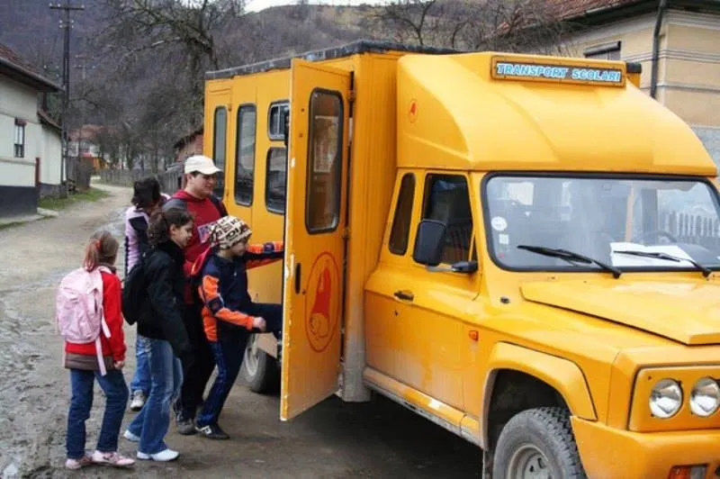 Elevii cer retragerea proiectului de ordonanță privind serviciile publice de transport persoane