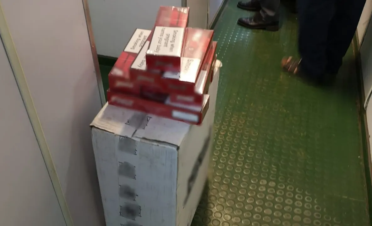 Țigări de contrabandă descoperite la bordul unei nave sosite în Portul Constanța
