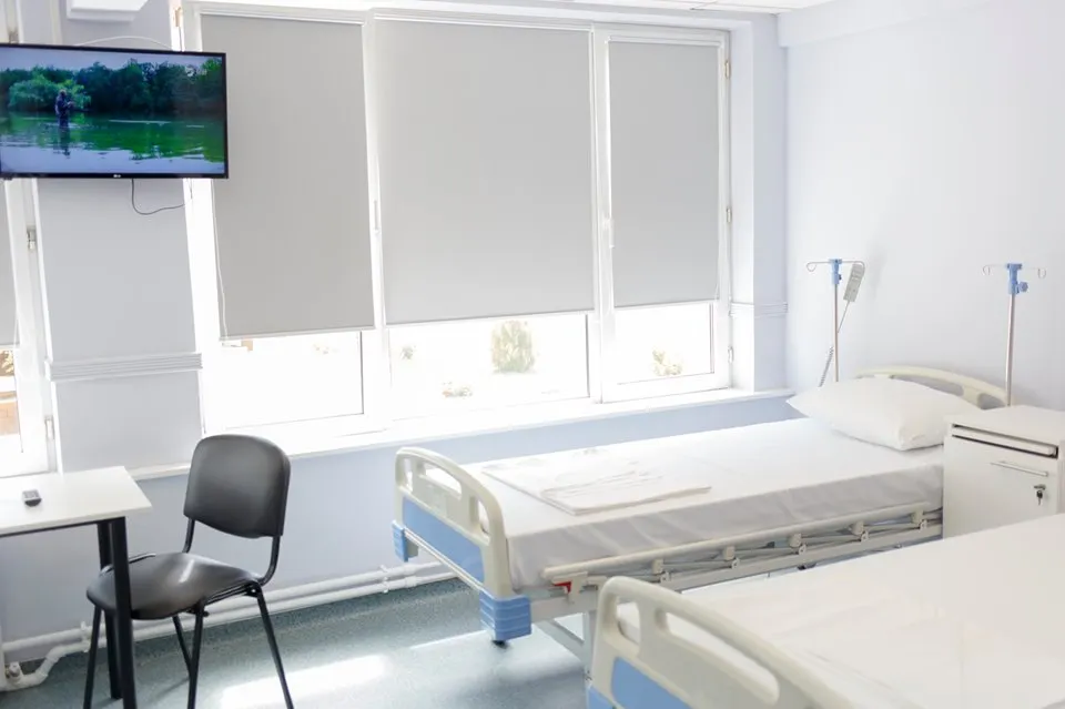 Sute de persoane au ajuns la Spitalul de Boli Infecțioase după ce au consumat alimente alterate