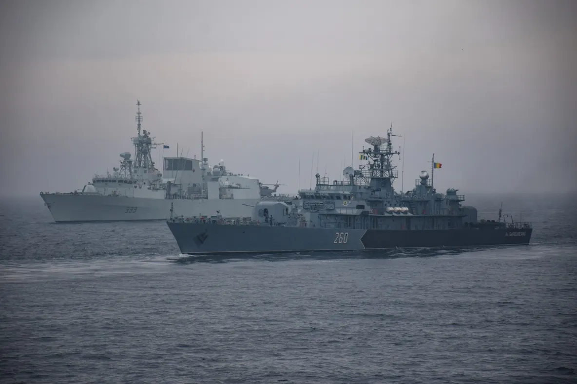 Nave militare desfășoară misiuni de foc în Marea Neagră, între Capu Midia și Mangalia