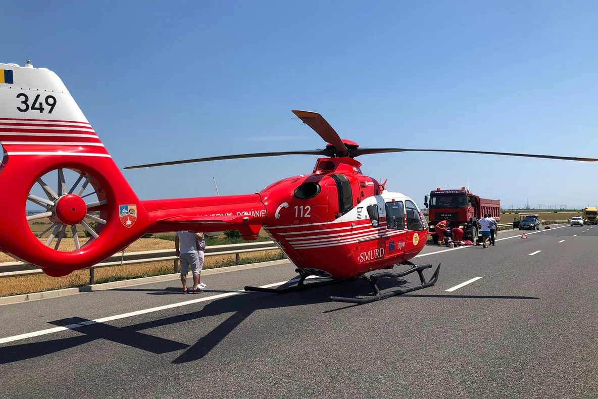 FOTO| Accident mortal pe A4. Șofer lovit de un autobuz, după ce a oprit să ajute un alt șofer