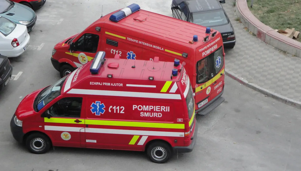 Cinci mașini implicate într-un accident. O gravidă și alte două persoane, la spital