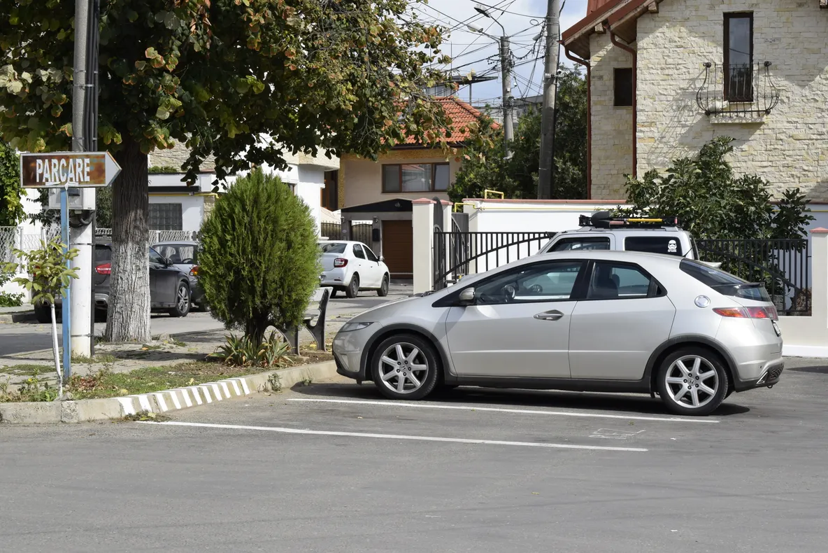 Parcări de reședință în locul garajelor demolate, în Mangalia