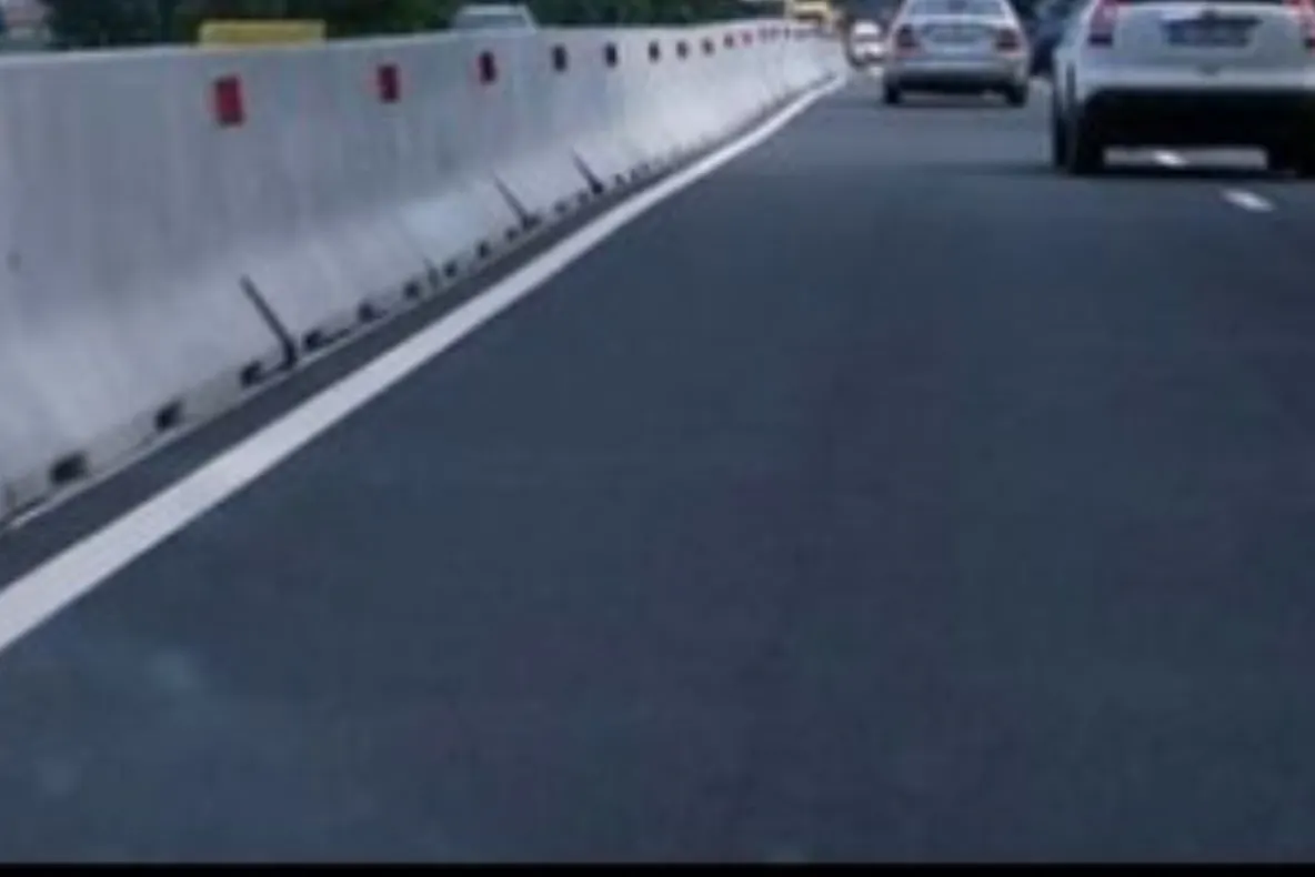 Atenție, șoferi! Se montează despărțitoare din beton pe mai multe drumuri naționale