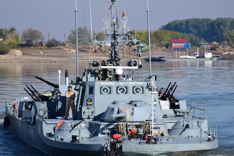 Sute de marinari militari români și ucraineni se antrenează împreună pe Dunăre