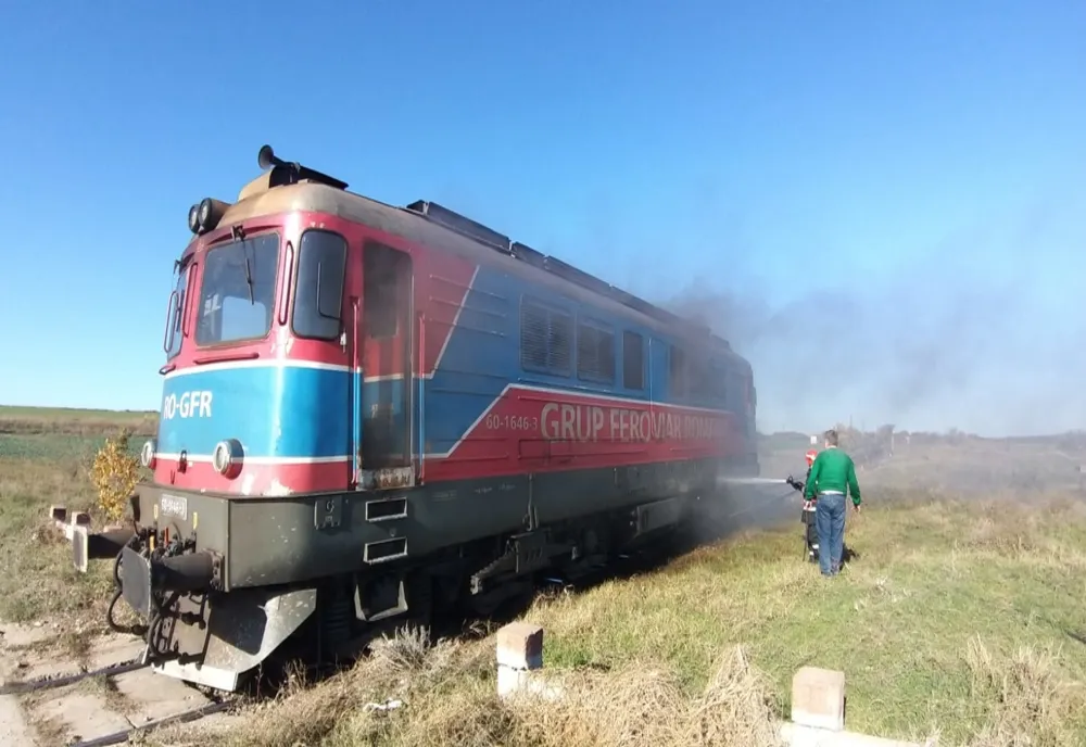 Locomotivă în flăcări între Halta Dorobanțu și Nazarcea (video)