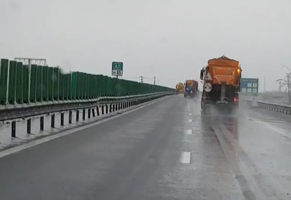Drumarii intervin cu utilaje în mai multe județe. Starea carosabilului