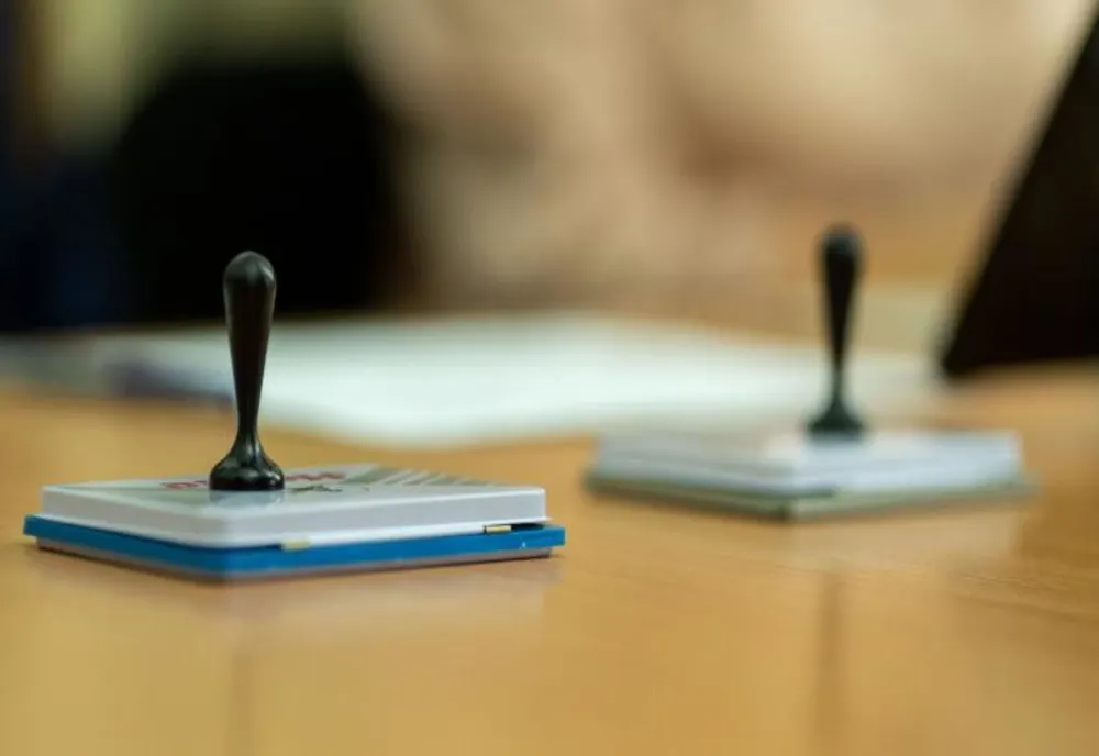 Primarul din Dumbrăveni ar fi fost surprins dând bani președintelui unei secției de votare