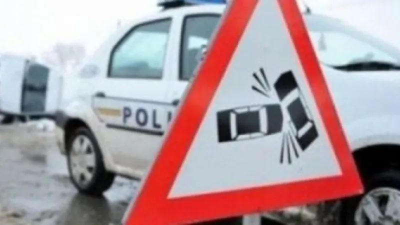 Neatenția face victime. S-a răsturnat cu mașina pe câmp