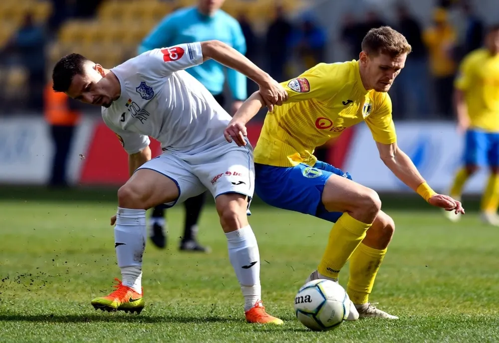 Petrolul nu a putut stinge Farul la Ploiești