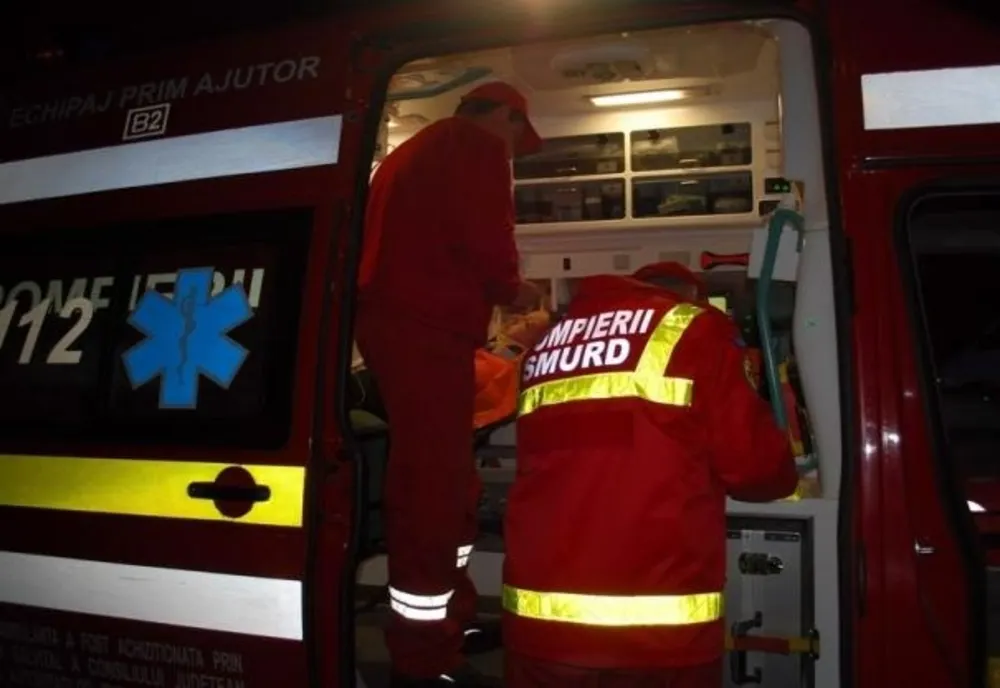 Copii arși după ce au aruncat în sobă un tub de spray