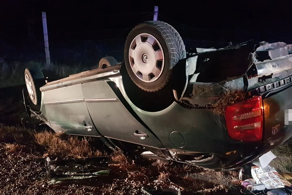 FOTO| Mașină răsturnată. Mamă și copil la spital