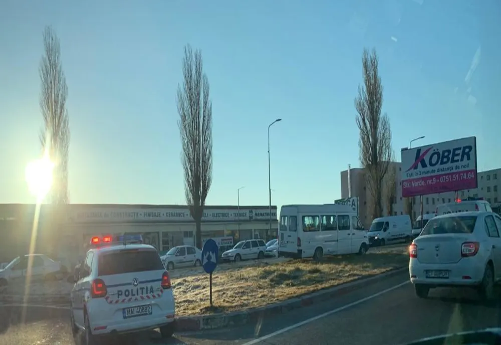 Un microbuz care transporta copii cu dizabilități, implicat într-un accident rutier