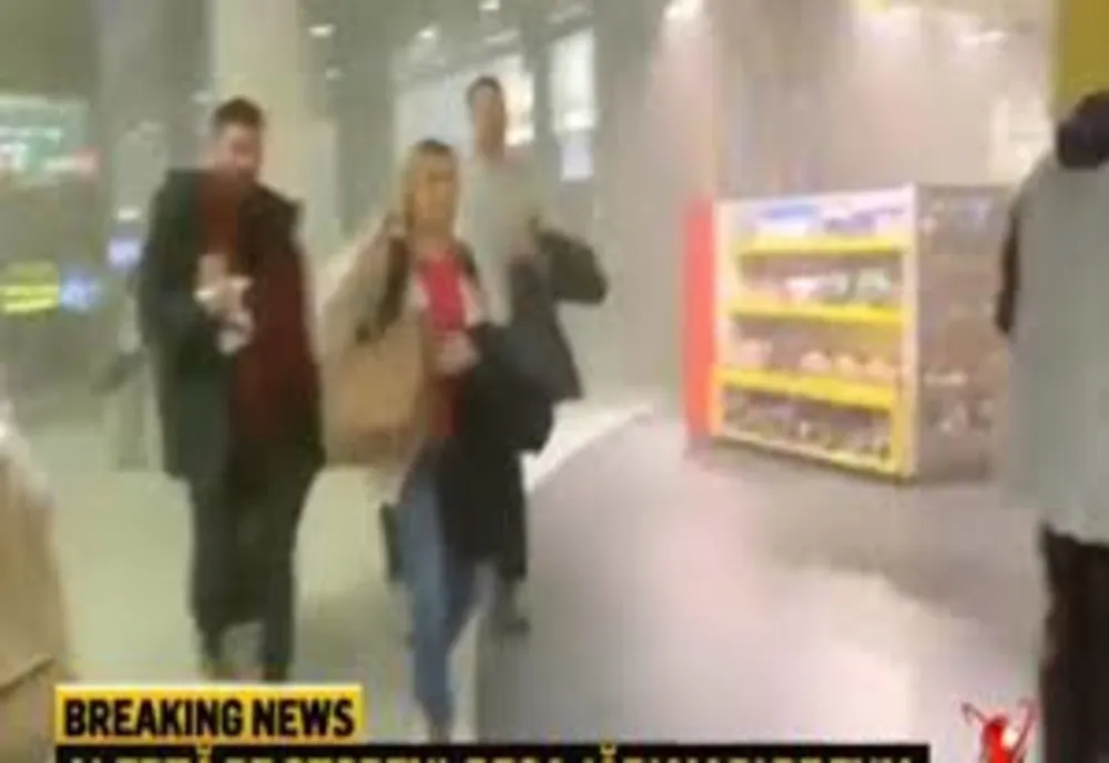VIDEO| Panică pe aeroportul Otopeni din cauza unui incendiu. 500 de oameni au fost evacuați