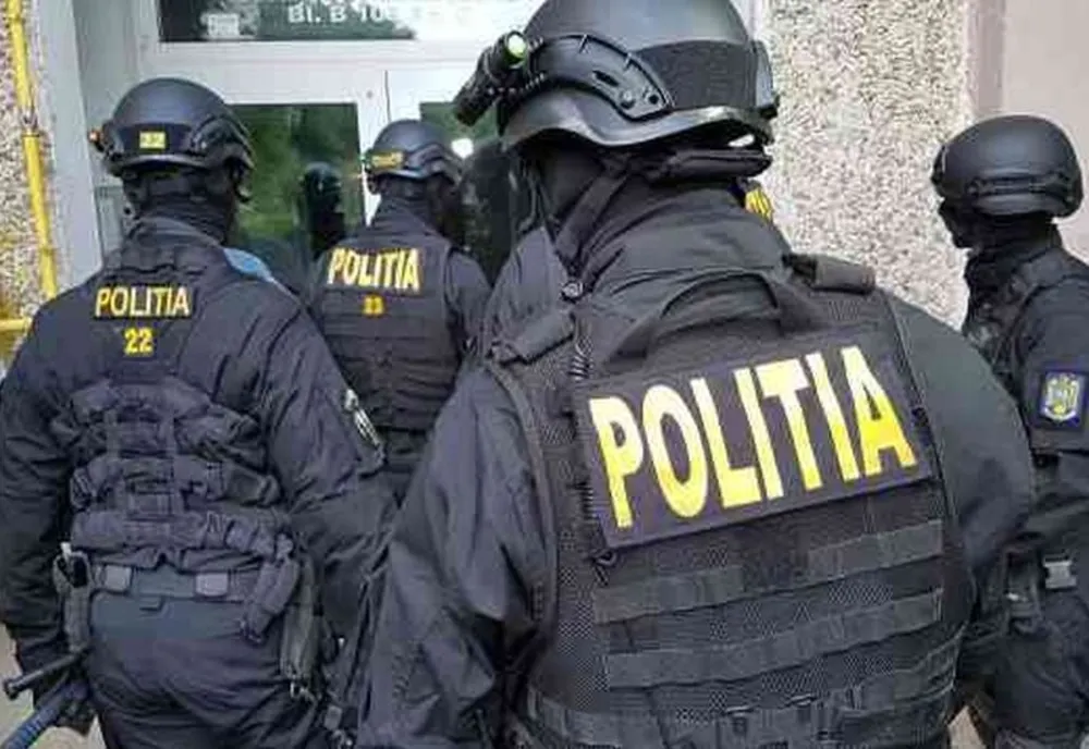 Spărgător de case, săltat de poliţişti