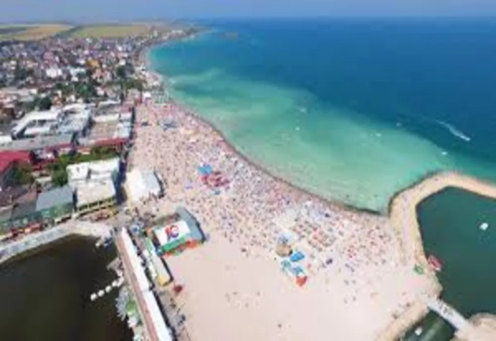 30 de tineri din județul Vaslui, contacți ai unui caz pozitiv COVID-19, depistați în Costinești. Vezi unde erau cazați
