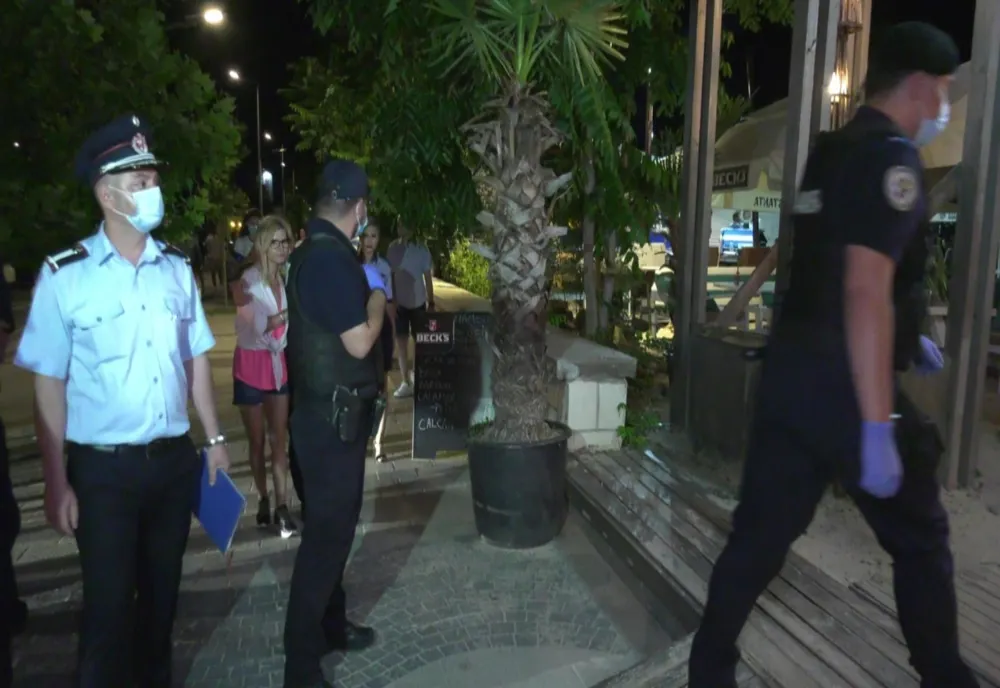  Cluburi AMENDATE pe litoral pentru nerespectarea distanței fizice