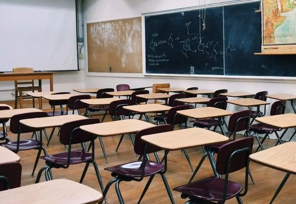 Mai mulţi profesori de la un liceu din Eforie Sud refuză să predea online
