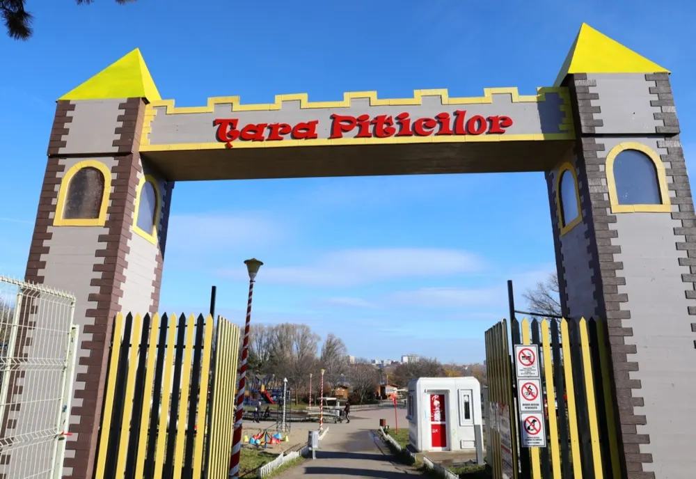 Țara Piticilor și Gravity Park se închid