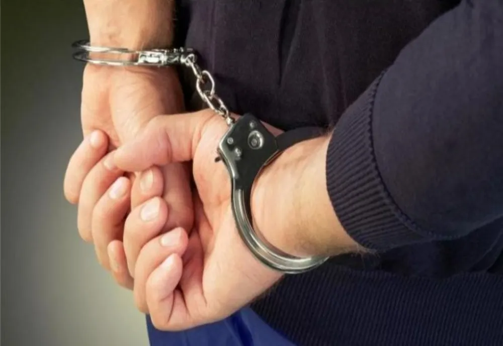 Agent la Penitenciarul Poarta Albă, reţinut pentru mită și introducerea de telefoane mobile în puşcărie