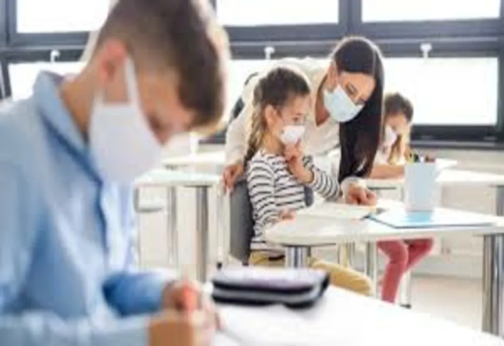 25 de elevi şi 14 angajaţi din învăţământ, confirmaţi cu noul coronavirus