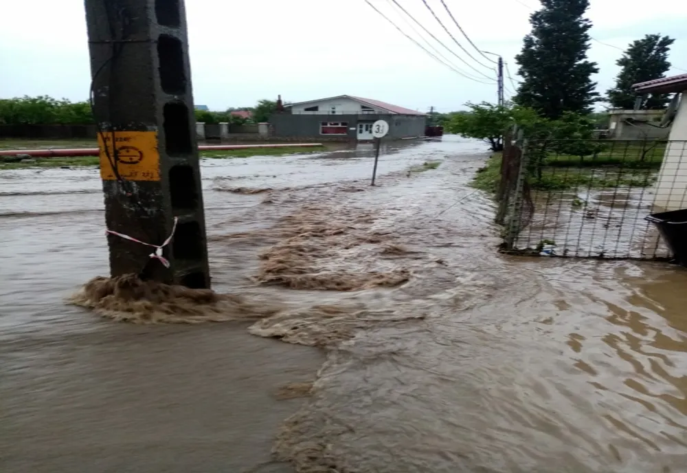 Cod portocaliu de inundaţii pe râuri din judeţul Constanţa şi în zona de litoral a localităţilor Tuzla şi Eforie