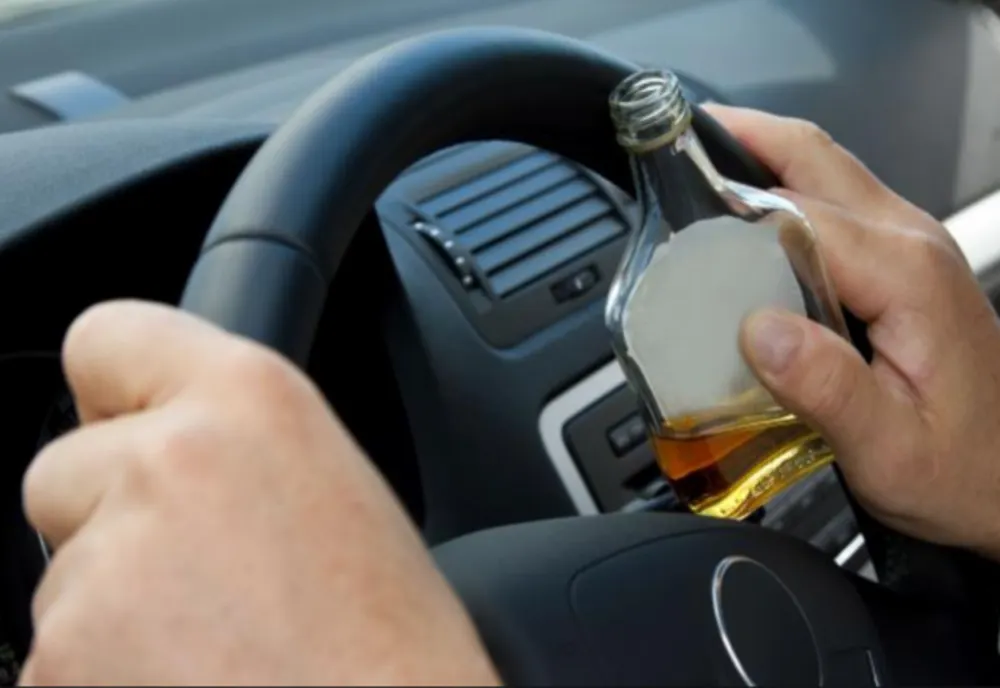 Constănțean băut, prins la volan pe un drum din județul Bacău