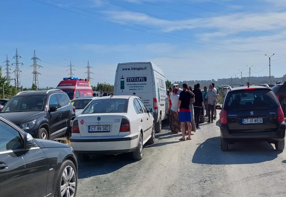 Accident rutier pe variantă. O persoană este resuscitată