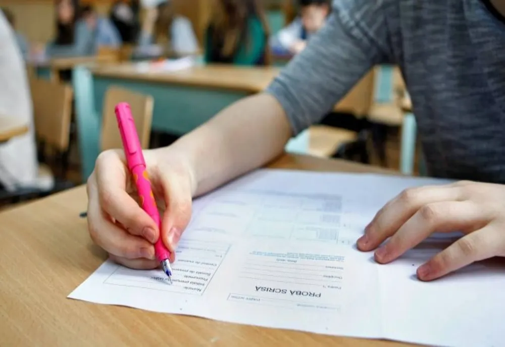 Elev constănțean eliminat pentru tentativă de fraudă de la prima probă a examenului de bacalaureat