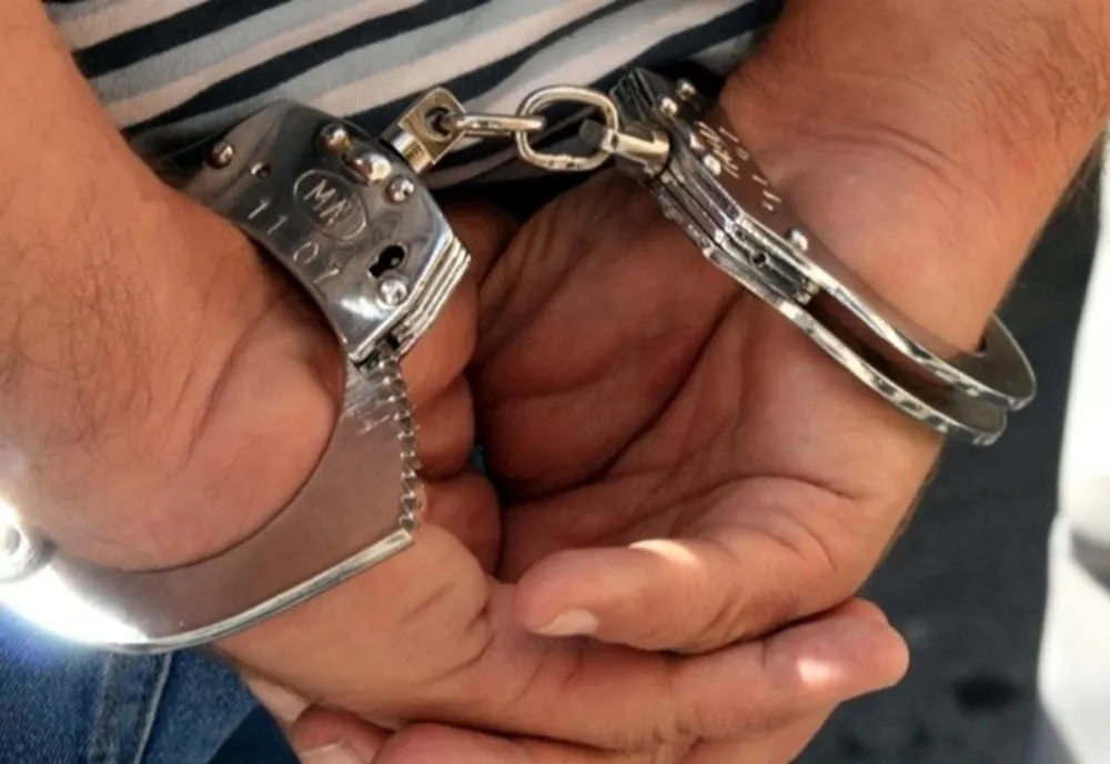Încarcerat la Poarta Albă pentru ultraj