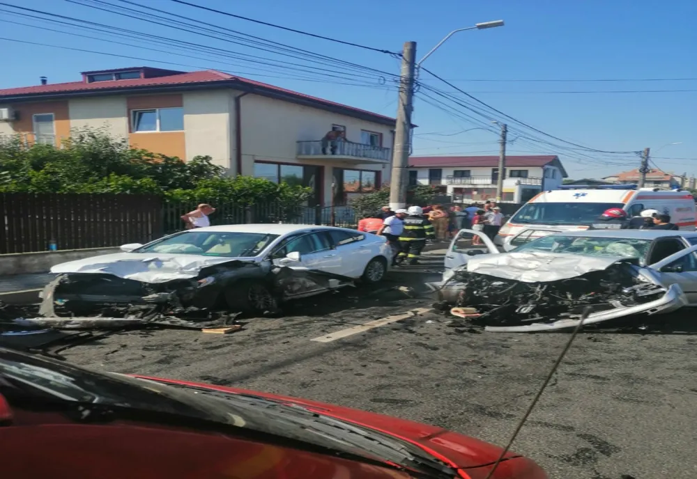VIDEO Accident teribil pe drumul spre mare. Opt victime