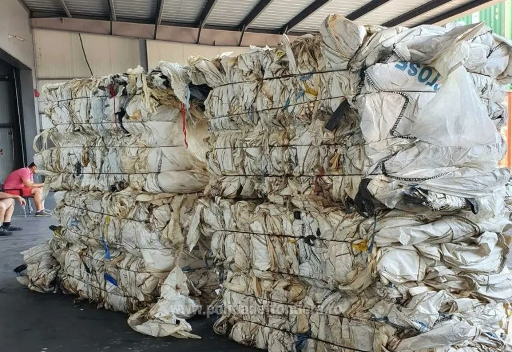 FOTO VIDEO  Containere cu deșeuri, oprite  în Portul Constanța  Sud Agigea