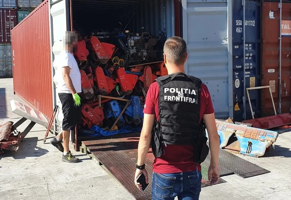 FOTO Container cu nouă  tone de deșeuri din Japonia, descoperit în Portul Constanţa Sud Agigea