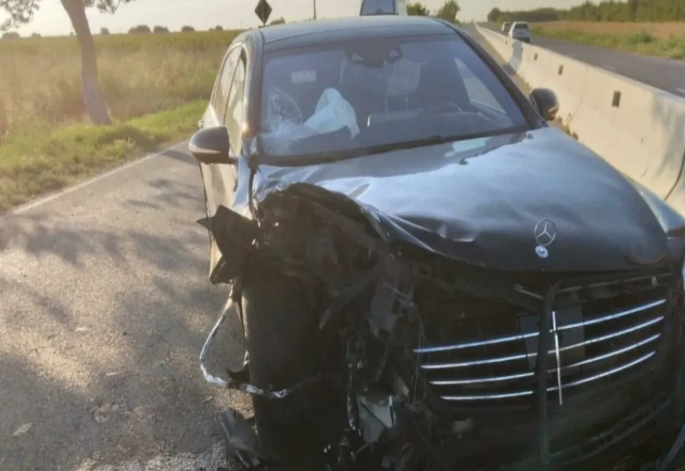 Limuzina ÎPS Teodosie, implicată într-un accident