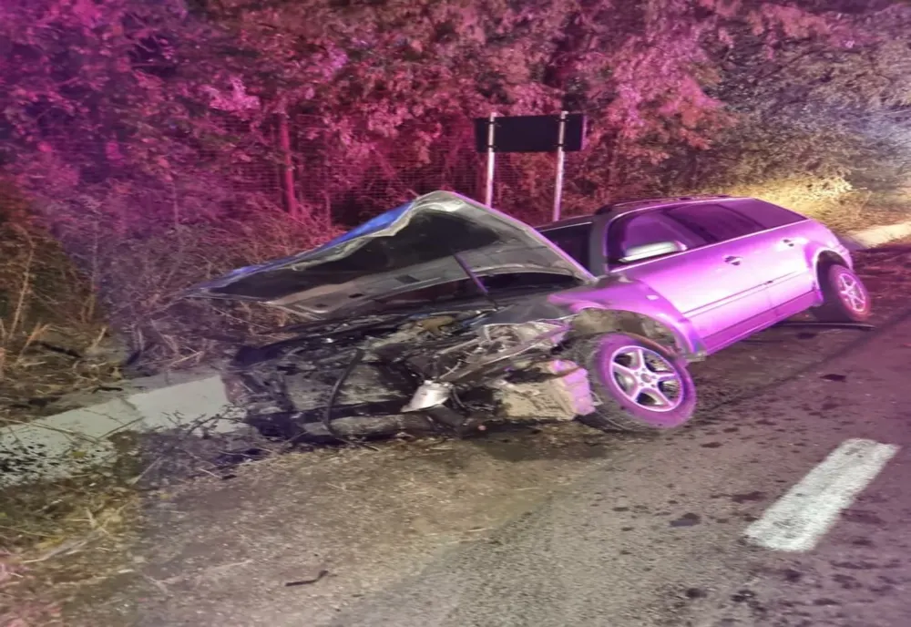 FOTO  Accident grav în Ialomița. Trei persoane rănite, din care una încarcerată