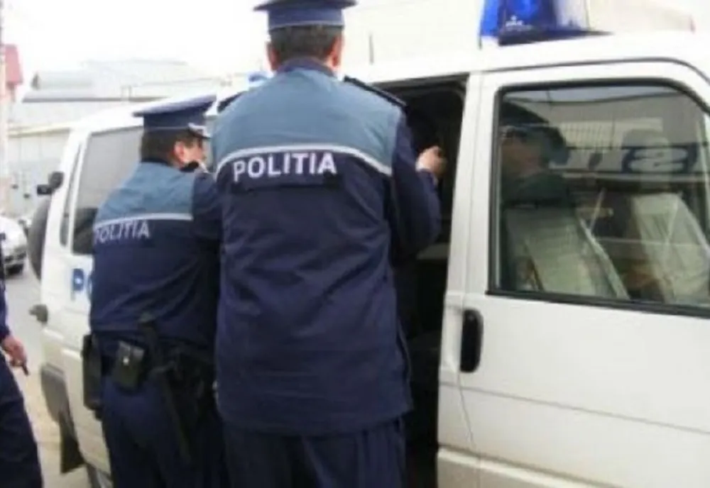 Trio de adolescenți reținuți pentru tâlhărie
