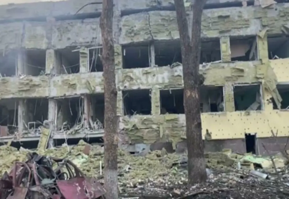 VIDEO | Maternitatea din Mariupol, pusă la pământ de bombardamentele armatei ruse. Reacția președintelui Zelenski