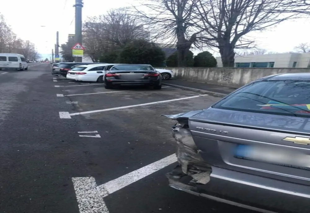 Accident pe Șoseaua Mangaliei. Trei dintr-o lovitură