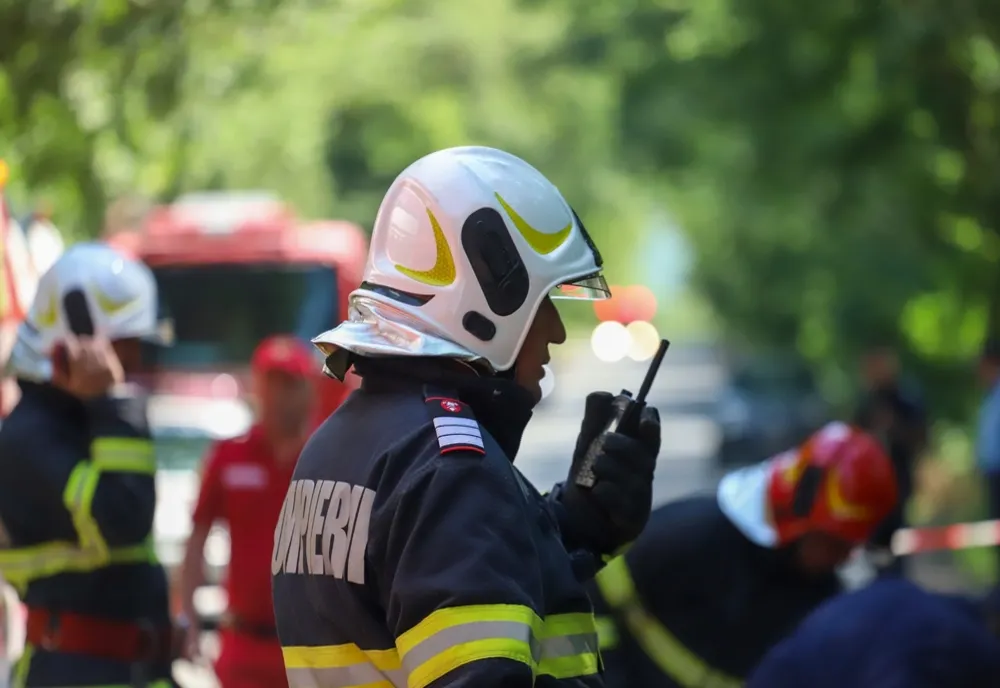Impact violent între două camioane pe DN22