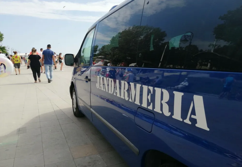 Suspect de înşelăciune depistat de jandarmi