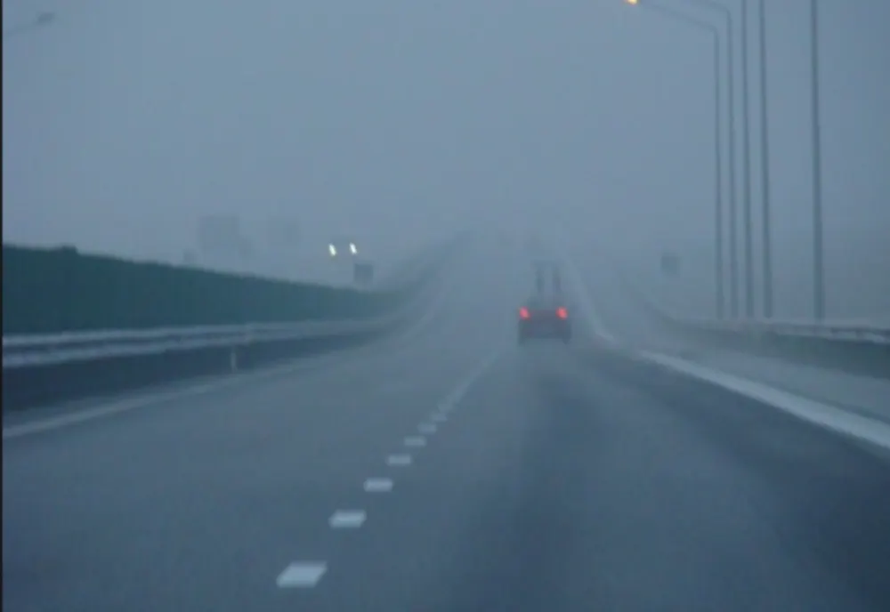 Atenție, șoferi! Ceața reduce vizibilitatea pe Autostrada A2