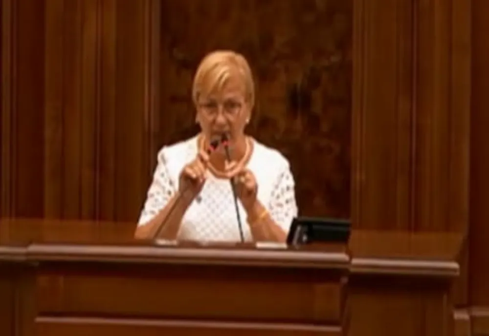 Scandal în interiorul AUR - O senatoare a demisionat după ce a fost jignită: "Fac ceva umed pe ce spui tu, cu imunitate. Ești o nulitate"
